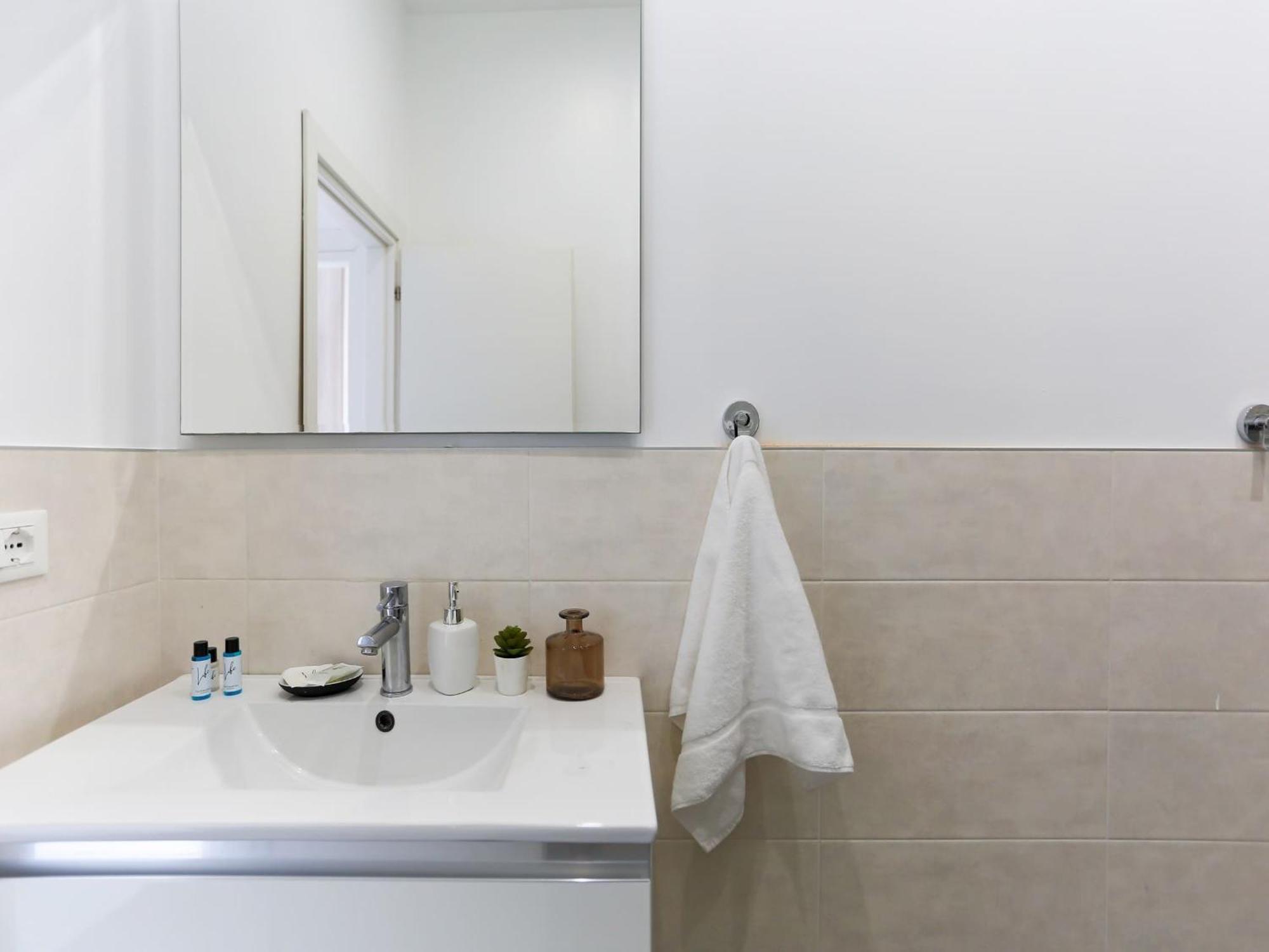 The Rent - Spacious Two Bedrooms Near Porta Romana Apartment