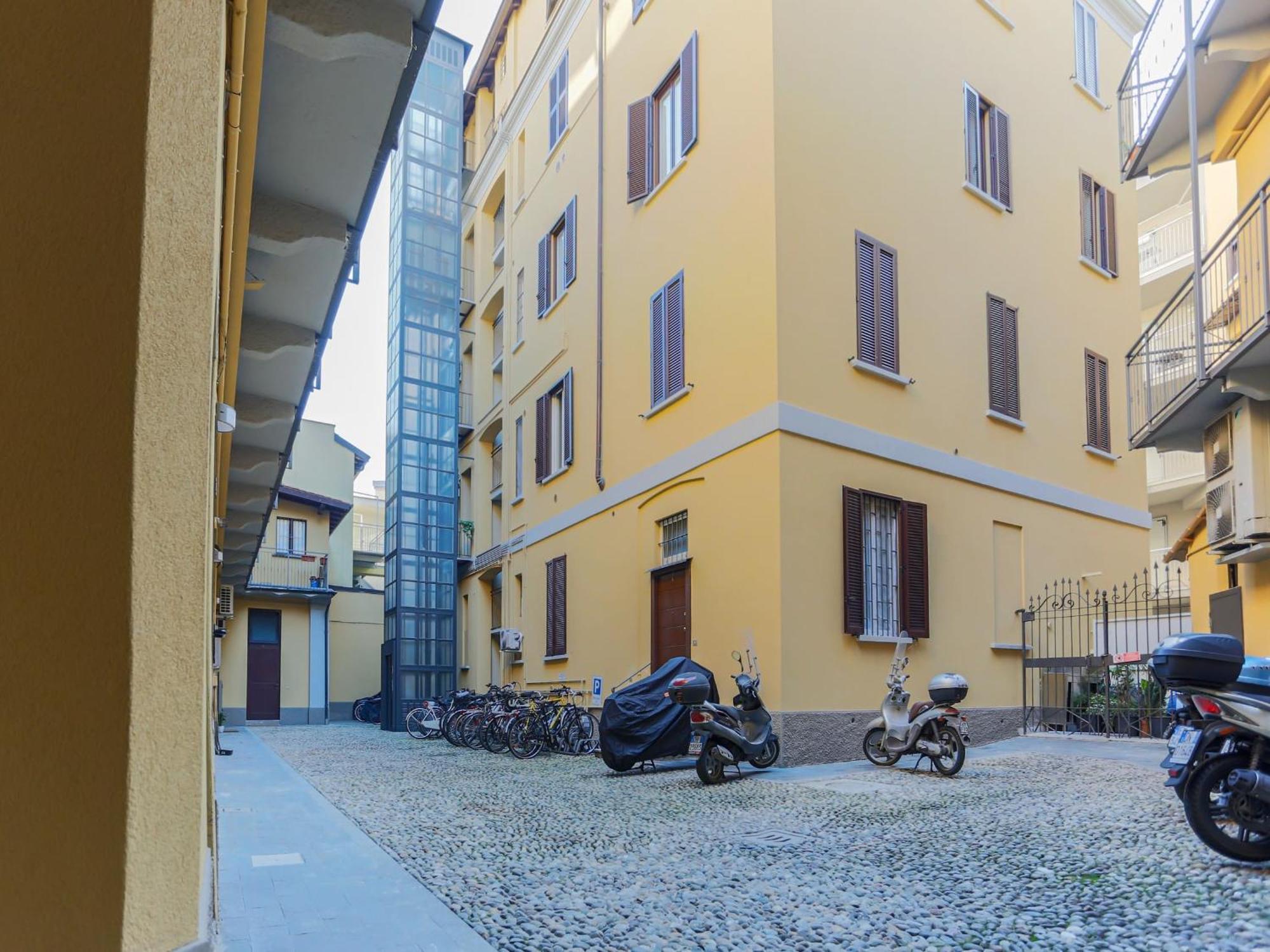 Spacious Two Bedrooms In Porta Romana